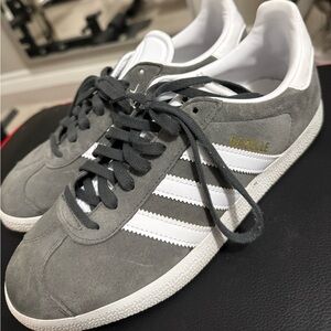 adidas Originals mens Gazelle Sneaker, Dark Grey Heather Solid Grey Size 7.5